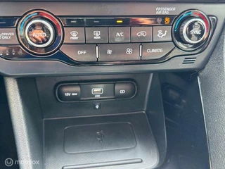 Kia Niro Kia Niro 1.6 GDi PHEV DynamicLine  / Plug-inn Hybride / volledig elektrisch rijden 65 km hierna Hybride aandrijving , Navi / Camera achter / Parkeerhulp rondom / Stoel & stuur verwarming /  fab garantie 7 jaar / 150.000km - afbeelding nr 33