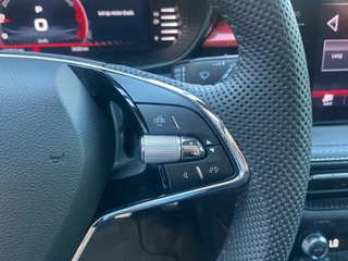 Škoda Fabia Škoda Fabia 1.0 TSI DSG MONTE CARLO GLAS-DAK/CAMERA/CRUISE/CARPLAY/STOELVERW - afbeelding nr 17