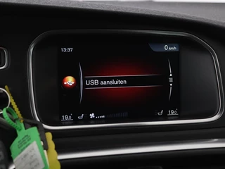 Volvo V40 Volvo V40 2.0 T2 Nordic+ | Stoelverwarming | Trekhaak |  Standkachel | Navigatie | Full LED | Verwarmde voorruit | Bluetooth | Climate control - afbeelding nr 22