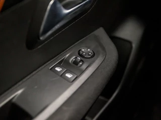 Peugeot 208 (APPLE CARPLAY, GROOT NAVI, 360 CAMERA, LM VELGEN, SPORTSTOELEN, PARKEERSENSOREN, CRUISE, NIEUWE APK, NIEUWSTAAT) - afbeelding nr 22