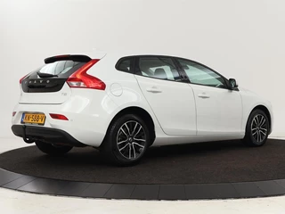 Volvo V40 Volvo V40 2.0 T2 Nordic+ | Stoelverwarming | Trekhaak |  Standkachel | Navigatie | Full LED | Verwarmde voorruit | Bluetooth | Climate control - afbeelding nr 28