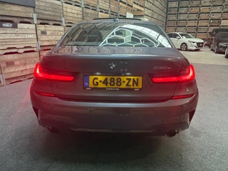 BMW 3 Serie BMW 3-serie 330e eDrive M Sport Edition Shadowline PANO Head up Navi Carplay - afbeelding nr 24
