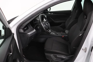 Škoda Octavia Skoda Octavia 1.0 e-TSI Sport | Carplay | Trekhaak |  Sportstoelen | Full LED | Sfeerverlichting | Navigatie | Climate control | Parkeerhulp - afbeelding nr 4