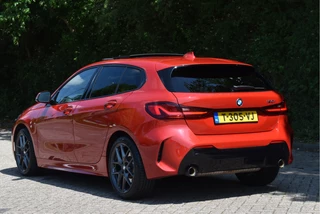 BMW 1 Serie BMW 1 Serie 120i M-Sport | NL-Auto | Nieuw € 60.000,- | Headup | Open dak | Camera | Elekt.stoelen | Carplay | Full LED - afbeelding nr 3