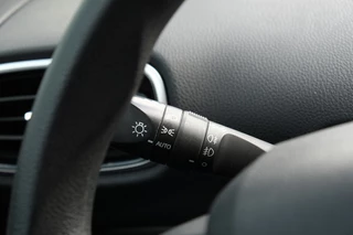 Toyota Prius Toyota Prius 1.8 122PK Hybrid Aspiration Automaat | Bluetooth | - afbeelding nr 17