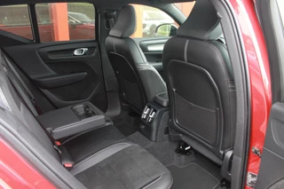 Volvo XC40 Volvo XC40 T5 Recharge R-Design | Panoramadak | Stoelverwarming | Parkeercamera | Keyless | Glossy Black - afbeelding nr 14