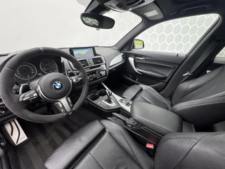 BMW 1 Serie BMW 1-serie M135i Executive RWD Schuifdak Xenon Leer Carplay - afbeelding nr 4