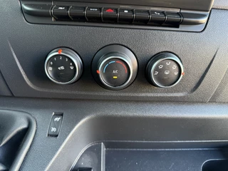 Renault Master Renault Master T35 2.3 dCi 180PK **Fabrieksgrantie tot 04-2026** L2H2 Dubbele Cabine Airco Cruise Control Trekhaak Camera APK to 4-2027 - afbeelding nr 18