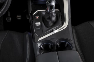 Peugeot 3008 Peugeot 3008 1.2 PureTech 130 PK GT Line | S/K-Panodak | Dig. Cockpit | Cruise | PDC | Camera | NAV | ECC | Elek. Klep | DAB | LM 19