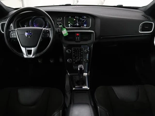 Volvo V40 Volvo V40 2.0 D2 R-Design | Stoelverwarming | Trekhaak |  Xenon | Leder/Alcantara | Navigatie | Parkeerhulp | Climate control - afbeelding nr 3