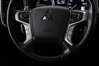 Mitsubishi Outlander Mitsubishi Outlander 2.0 PHEV Instyle+ | Schuifdak | Leder |  Stoel & stuurverwarming | Trekhaak | 360 camera | Adaptive cruise | Xenon | Climate control | Keyless - afbeelding nr 11