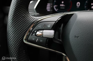 Škoda Octavia Skoda Octavia Combi 1.0 TSI Business Edition Plus, Stuur + stoel verwarming, Memory seats, Digitaal dashboard, Elektrische kofferbak, Head up display, Dodehoek detectie, Clima, App connect, Cruise, Navi. - afbeelding nr 33