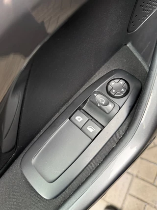 Peugeot 2008 Peugeot 2008 1.2 PureTech Blue Lion - afbeelding nr 35