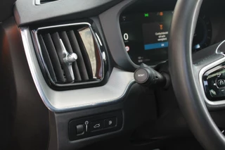 Volvo XC60 Volvo XC60 T8 Recharge AWD R-Design | Panoramadak | Parkeercamera | 20 Inch Velgen | Glossy Black | Keyless - afbeelding nr 24