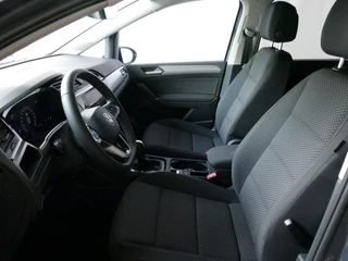 Volkswagen Touran Volkswagen Touran 1.5 TSI 150PK 7P CARPLAY NAVI CAMERA LED ELEK.KLEP VIR.COCKPIT DODE.HOEK DET. STOELVERW KEYLESS 7P 7PERS 11/2024 