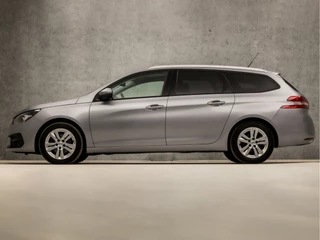 Peugeot 308 (PANORAMADAK, APPLE CARPLAY, GROOT NAVI, PARKEERSENSOREN, SPORTSTOELEN, GETINT GLAS, CRUISE, NIEUWE APK, NIEUWSTAAT) - afbeelding nr 2