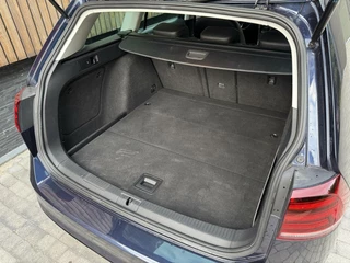 Volkswagen Golf Volkswagen Golf Variant 1.4 TSI R-line 150pk | Navigatiesysteem | Osram LED verlichting | Trekhaak uitklapbaar | Keyless entry | Stoelverwarming | Cruise control | R-stuur | Parkeersensoren voor en achter | Achteruitrijcamera - afbeelding nr 44