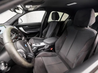 BMW 1 Serie Automaat (GROOT NAVI, M PAKKET, HARMAN/KARDON, ALCANTARA SPORTSTOELEN, ADAPTIVE CRUISE, GETINT GLAS, PARKEERSENSOREN, NIEUWSTAAT) - afbeelding nr 13