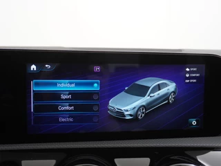 Mercedes-Benz A-Klasse Mercedes-Benz A-Klasse 250e AMG // Panoramadak // Memory // Trekhaak // Keyless // Carplay // Sfeerverlichting // MultiBeam LED // Night Pakket // Augmented Reality - afbeelding nr 41