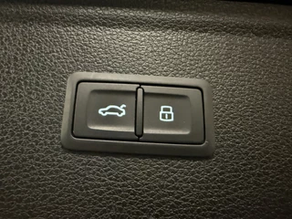 Audi Q5 Audi Q5 55 TFSI e quattro Competition 367PK S-Line PANO/LUCHTVERING/TREKHAAK/360CAMERA/MASSAGE/KEYLESS/MATRIX/VIRTUAL/CARPLAY/SFEER/19