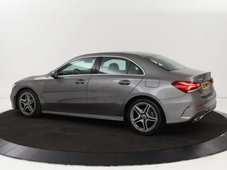 Mercedes-Benz A-Klasse Mercedes-Benz A-klasse 180d AMG | 36.600km NAP | Panoramadak | Stoelverwarming | Carplay | Camera | Full LED | Navigatie | Leder/Alcantara | Widescreen - afbeelding nr 2