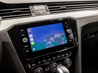Volkswagen Passat Volkswagen Passat Variant 1.4 TSI PHEV GTE Business 218Pk Automaat (DRAADLOOS APPLE CARPLAY, GROOT NAVI, CLIMATE, LEDER/ALCANTARA, TREKHAAK, STOELVERWARMING, CAMERA, ADAPTIVE CRUISE, KEYLESS, NIEUWSTAAT) - afbeelding nr 35