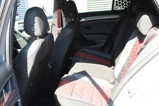 Volkswagen Golf Volkswagen Golf 2.0 TSI GTI TCR 290pk DSG7 Panoramadak Clima Cruise Navi Camera DynAudio Keyless Zwarte 19