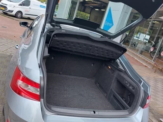 Škoda Superb 1.4 TSI 126pk Active Business | Origineel NL | Navi + Apple Carplay + Android Auto | Clima | Cruise | Pdc | Bluetooth Carkit+Streaming | Licht+Regensensor | Mistlampen | 16''lm | Trekhaak - afbeelding nr 33