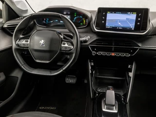 Peugeot e-208 Peugeot e-208 EV Allure Sport 50 kWh Automaat (APPLE CARPLAY, GROOT NAVI, 360 CAMERA, KEYLESS, SPORTSTOELEN, GETINT GLAS, LM VELGEN, LED KOPLAMPEN, NIEUWSTAAT) - afbeelding nr 7