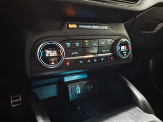 Ford Focus Ford Focus Wagon 1.5 EcoBoost 150 pk ST Line Automaat | Winter pck | Camera | Trekhaak | - afbeelding nr 24