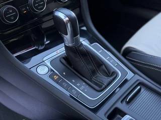 Volkswagen Golf Volkswagen Golf 7.5 R 2.0 TSI 4Motion|AKRA|PANO|DYNAUDIO - afbeelding nr 49