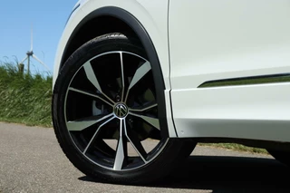 Volkswagen Tiguan Volkswagen Tiguan 1.5 TSI / 2x R-Line / Virtual Cockpit / Camera / Matrix LED / Trekhaak / 20