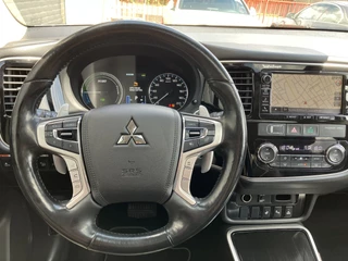 Mitsubishi Outlander Mitsubishi Outlander 2.0 PHEV Instyle+ 203 pk 4WD AUT. | 1e eigenaar | dealer onderhouden | navigatie | trekhaak | leder interieur - afbeelding nr 25