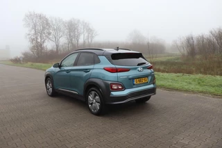 Hyundai Kona Hyundai Kona EV Premium 64 kWh leder stoelverwarming+koeling adaptive cruise & climate control carplay android auto krell - afbeelding nr 4