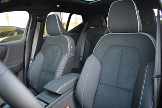 Volvo EX40 Volvo EX40 Extended Ultra Black Edition 252pk/82kWh | HEICO Verlaagd | Trek - afbeelding nr 3