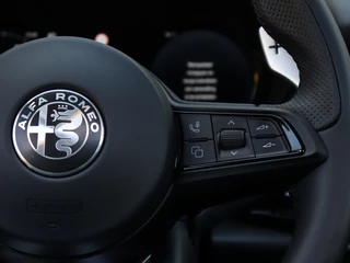 Alfa Romeo Tonale Alfa Romeo Tonale 1.3T PHEV 280 PK Veloce | Pano | Leder | LED | Winter | 20