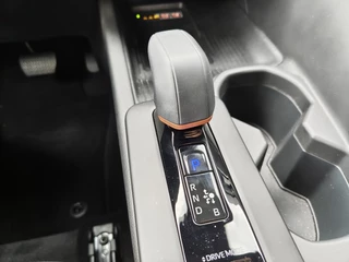 Toyota C-HR Toyota C-HR 1.8 Hybrid 140 First Edition | Navi | Sensoren v/a | El. Achterk - afbeelding nr 21