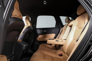 Volvo XC60 Volvo XC60 2.0 T4 Inscription 190 PK - Automaat | Dig. Cockpit | Elek. Trekhaak | Adapt. Cruise | Memory | Stoel-+Stuurverw. | PDC | Camera | NAV | ECC | Elek. Klep | LM 19