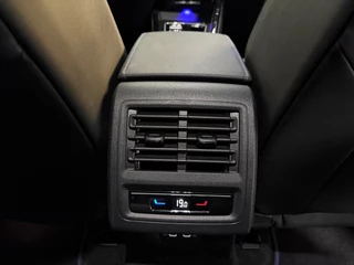 Volkswagen Golf Volkswagen Golf 2.0 TSI R 4Motion Akra Performance - afbeelding nr 24