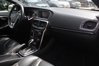 Volvo V40 Volvo V40 1.5 T2 Inscription R-Design / Panoramadak / Camera / Leder / Keyless / 17'' / Navigatie / Stoelverwarming / Cruise Control - afbeelding nr 13
