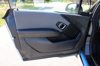 BMW i3 BMW i3 120Ah 42kWh automaat ECC/camera/cruise/DAB/navi/Harman Kardon/Stoelverw - afbeelding nr 28