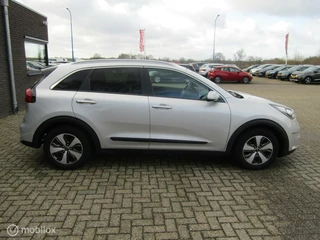 Kia Niro Kia Niro 1.6 GDi Hybrid DynamicLine | Camera, PDC, Stoel- en stuurwielverwarming - afbeelding nr 6