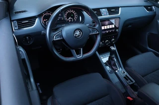 Škoda Octavia Skoda Octavia Combi 2.0 TSI RS / 230PK! / DSG / Pano / Canton / Camera / Trekhaak / 18
