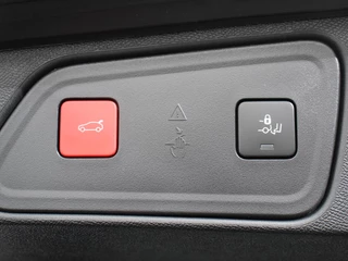 Peugeot 3008 Peugeot 3008 1.2 PureTech Allure Climate control Adaptive cruise control Achteruitrijd camera Parkeersensoren Verwarmde voorstoelen LED Navigatie Apple Carplay/ Android Auto - afbeelding nr 35