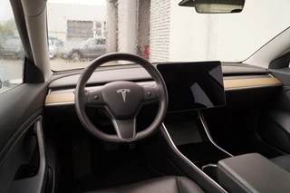 Tesla Model 3 - afbeelding nr 9