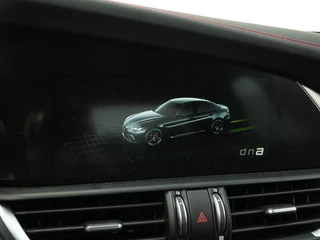 Alfa Romeo Giulia Alfa Romeo Giulia 2.0 Turbo 280 PK Competizione Q4 AWD | Harman | Veloce | 19