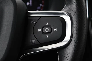Volvo XC40 Volvo XC40 1.5 T3 R-Design | Stoel & stuurverwarming |  Trekhaak | Camera | Navigatie | Achterbankverwarming | Leder/Alcantara | Full LED - afbeelding nr 17