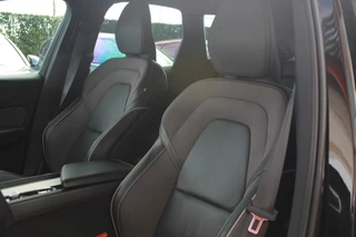 Volvo XC60 Volvo XC60 T8 Recharge AWD R-Design | Panoramadak | Parkeercamera | 20 Inch Velgen | Glossy Black | Keyless - afbeelding nr 13