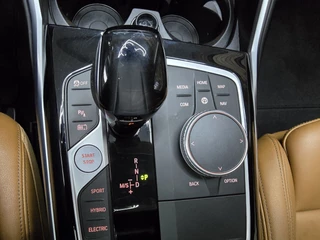 BMW 3 Serie BMW 3-serie 330e xDrive High Executive HUD Leder Navi Carplay Clima Cruise 18