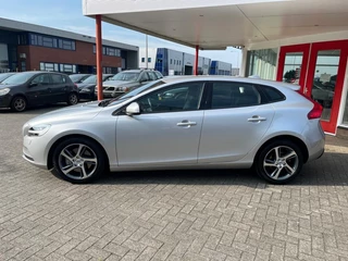 Volvo V40 Volvo V40 1.5 T2 122PK Automaat Momentum LED/NAVI/ACHTERUITRIJCAMERA - afbeelding nr 2